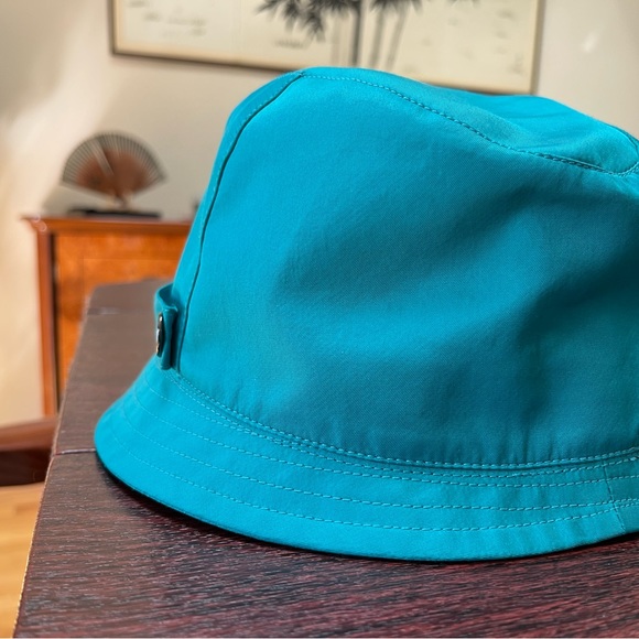 Burberry Turquoise Bucket Hat - Picture 4 of 6